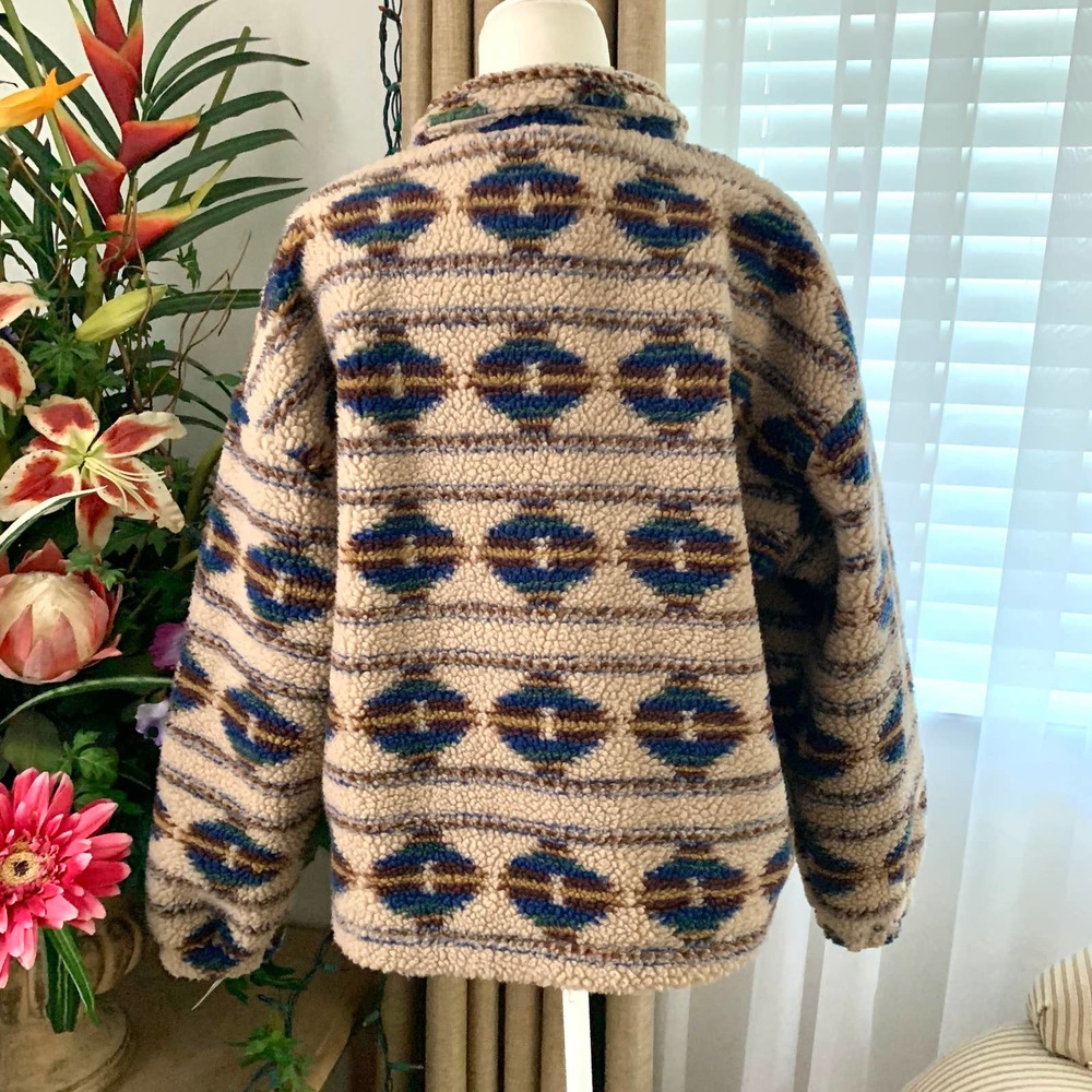 NEW Aqua Bloomingdale's Aztec Tribal Printed Sherpa Teddy Pullover in Beige - Picture 7 of 11